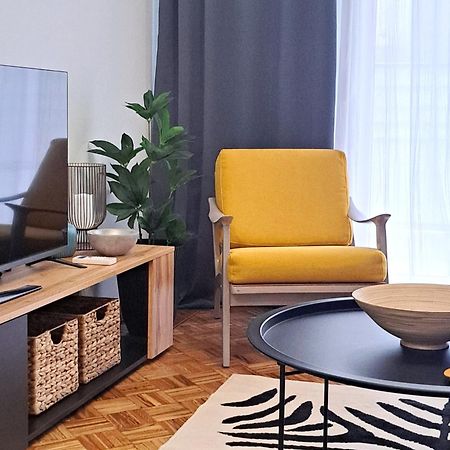 Stylish City Center Apartment Серрес Екстер'єр фото