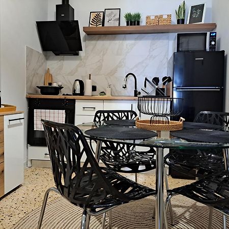Stylish City Center Apartment Серрес Екстер'єр фото