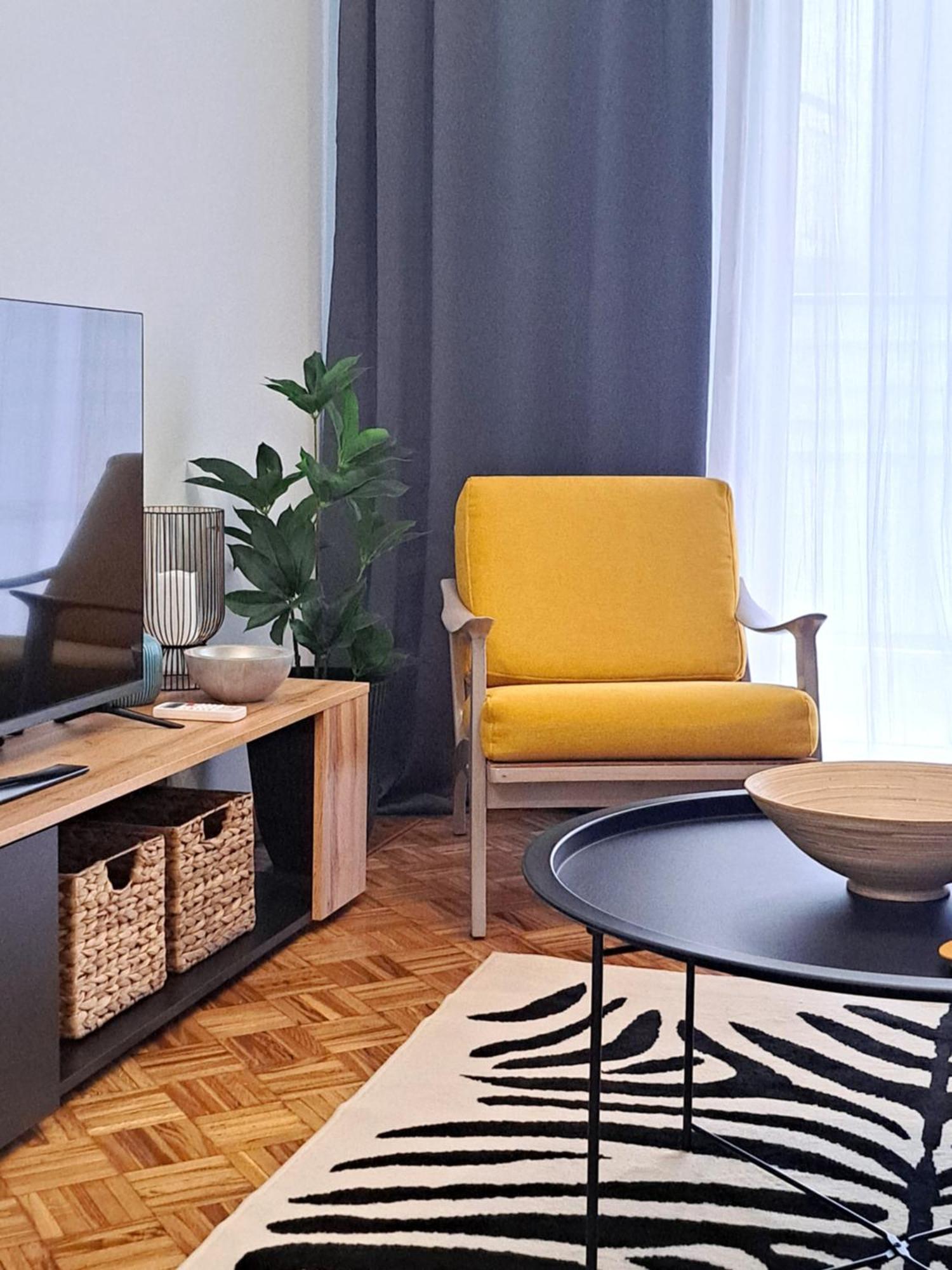 Stylish City Center Apartment Серрес Екстер'єр фото
